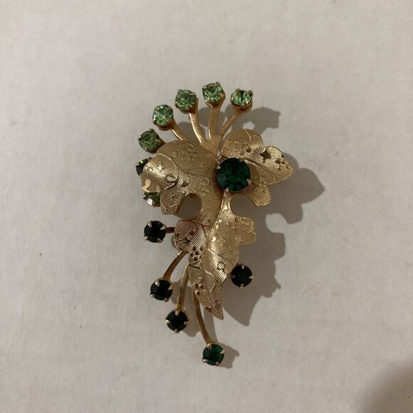 Vintage Leaf Brooch Pin With Green Rhinestones Gold-Tone Metal Floral Design - Picture 1 of 3